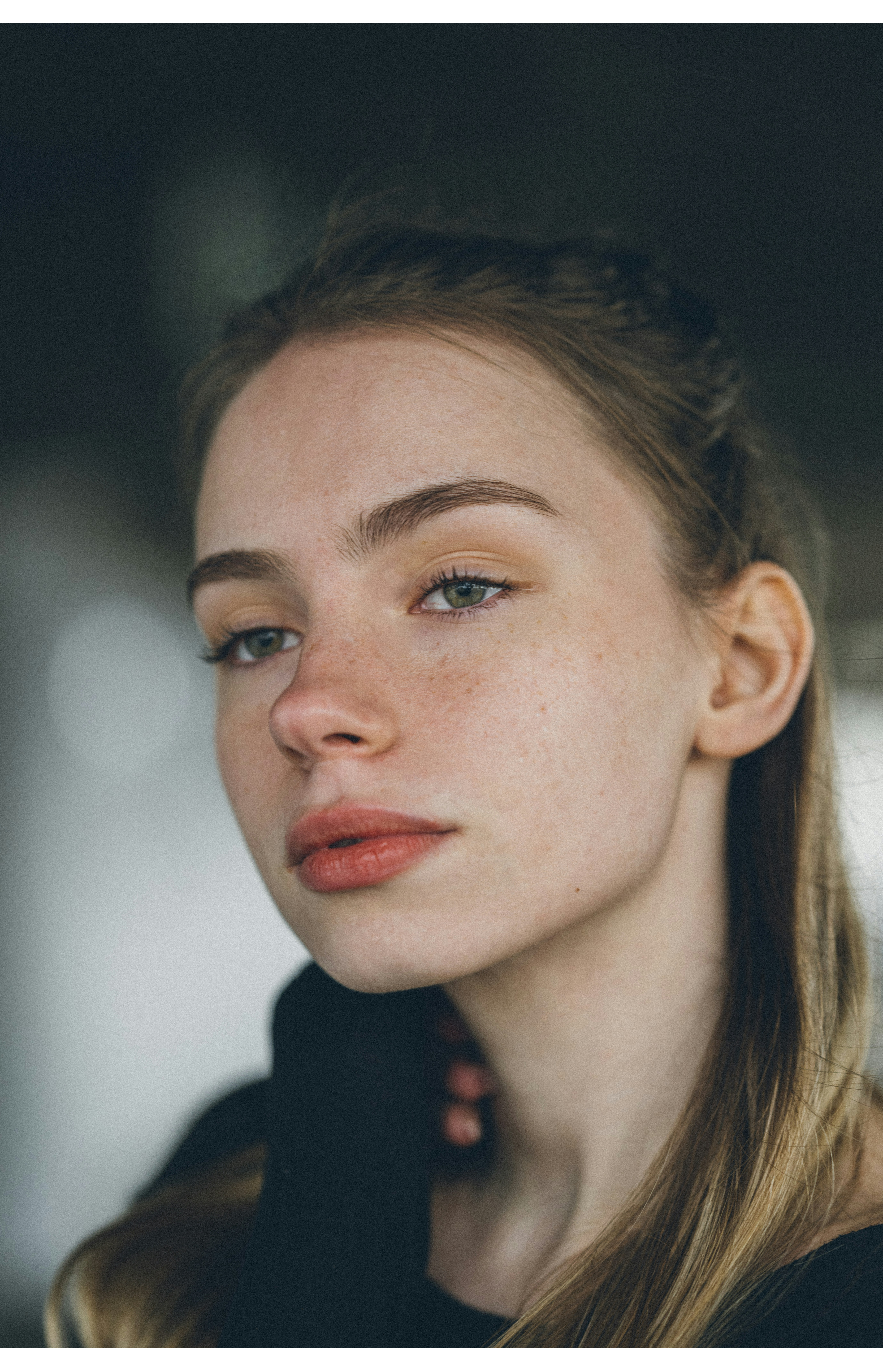 map[src:images/girl2.png]